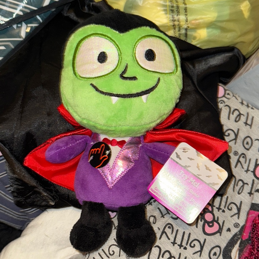 Dan Dee Squeeze n Talk Plush plays “Zombie Dance” (New)